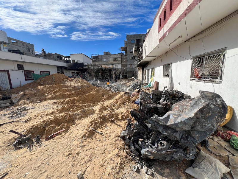 Kerusakan akibat serangan Israel di rumah sakit Kamal Adwan di Jalur Gaza Utara, Sabtu (16/12/2023). Buldoser milik tentara Israel menggempur Rumah Sakit Kamal Adwan di Jalur Gaza bagian utara, yang dijadikan sebagai lokasi pengungsian warga Palestina. (REUTERS/Fadi Alwhidifa) Kerusakan akibat serangan Israel di rumah sakit Kamal Adwan di Jalur Gaza Utara, Sabtu (16/12/2023). Buldoser milik tentara Israel menggempur Rumah Sakit Kamal Adwan di Jalur Gaza bagian utara, yang dijadikan sebagai lokasi pengungsian warga Palestina. (REUTERS/Fadi Alwhidifa)