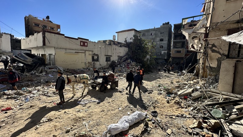 Kerusakan akibat serangan Israel di rumah sakit Kamal Adwan di Jalur Gaza Utara, Sabtu (16/12/2023). Buldoser milik tentara Israel menggempur Rumah Sakit Kamal Adwan di Jalur Gaza bagian utara, yang dijadikan sebagai lokasi pengungsian warga Palestina. (REUTERS/Fadi Alwhidifa) Kerusakan akibat serangan Israel di rumah sakit Kamal Adwan di Jalur Gaza Utara, Sabtu (16/12/2023). Buldoser milik tentara Israel menggempur Rumah Sakit Kamal Adwan di Jalur Gaza bagian utara, yang dijadikan sebagai lokasi pengungsian warga Palestina. (REUTERS/Fadi Alwhidifa)