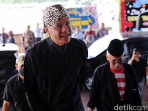 Ganjar soal Acara PSI Digeber Massa Berbendera PDIP: Nanti Saya Tanya