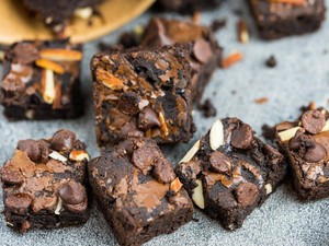 Resep Brownies Panggang Cokelat Almond Untuk Camilan Keluarga
