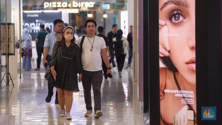 Suasana pusat perbelanjaan Kota Kasablanka di Jakarta, Selasa (19/12/2023). (CNBC Indonesia/Faisal Rahman)