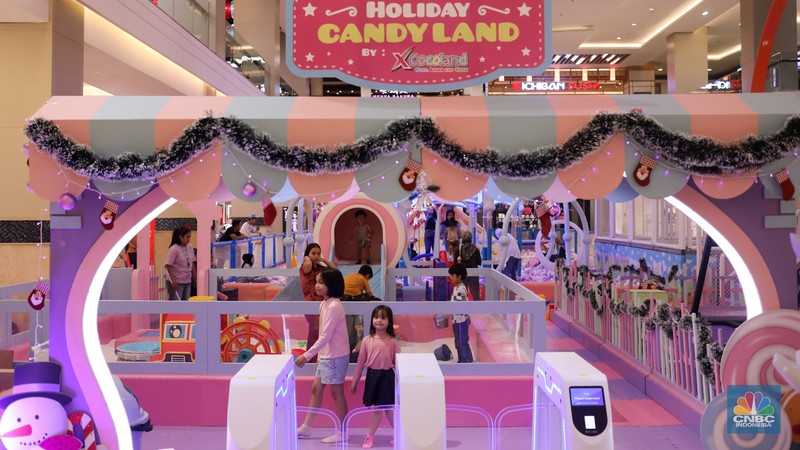 Suasana pusat perbelanjaan Kota Kasablanka di Jakarta, Selasa (19/12/2023). Suasana pusat perbelanjaan Kota Kasablanka di Jakarta, Selasa (19/12/2023). (CNBC Indonesia/Faisal Rahman)