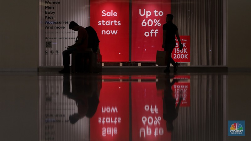 Suasana pusat perbelanjaan Kota Kasablanka di Jakarta, Selasa (19/12/2023). (CNBC Indonesia/Faisal Rahman)