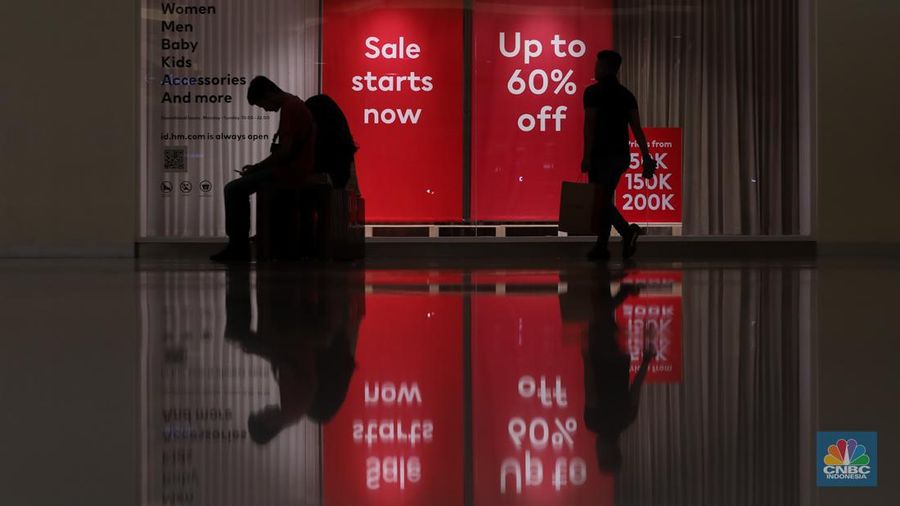 Suasana pusat perbelanjaan Kota Kasablanka di Jakarta, Selasa (19/12/2023). (CNBC Indonesia/Faisal Rahman)