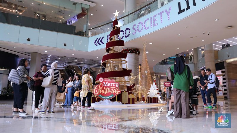 Suasana pusat perbelanjaan Kota Kasablanka di Jakarta, Selasa (19/12/2023). (CNBC Indonesia/Faisal Rahman)