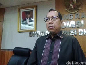 DPRD DKI Minta LRT-MRT-TransJ Bersih dari Atribut Kampanye