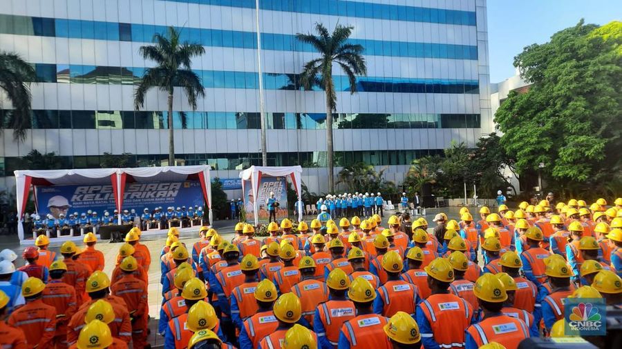 Apel Kesiapan Kelistirkan Natal 2023 dan Tahun Baru 2024 di Kantor Pusat PLN Jakarta, Rabu (20/12/2023). (CNBC Indonesia/Firda Dwi Muliawati)