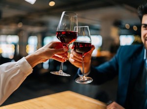 Minum Red Wine Disebut Picu Sakit Kepala, Peneliti Temukan Penyebabnya