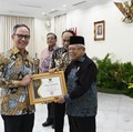 OJK Raih Predikat Badan Publik Informatif Terbaik 2023