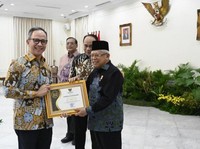 OJK Raih Predikat Badan Publik Informatif Terbaik 2023