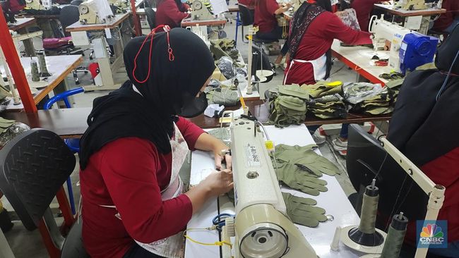 PMI Manufaktur RI Rekor Tertinggi 11 Bulan, Pabrik Tambah Pekerja