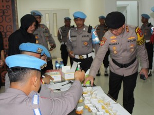 PJU-Kapolres Polda Sulteng Dites Urine Dadakan Saat Sertijab, Ini Hasilnya