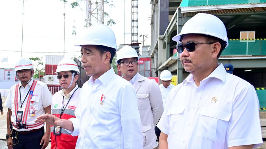 Presiden Joko Widodo meninjau progres pembangunan Hotel Nusantara di Ibu Kota Nusantara (IKN), Kabupaten Penajam Paser Utara, Provinsi Kalimantan Timur, pada Rabu, (20/12/2023). (Dok. Muchlis Jr - Biro Pers Sekretariat Presiden)
