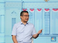 Wakil Ketua Umum TKN Prabowo-Gibran, Erwin Aksa dalam Your Money Your Vote dengan tema "Menanti Nasib Hilirisasi Minerba di Tangan Penerus Jokowi" di Studio CNBC Indonesia, Jakarta, pada Rabu (20/12/2023). (CNBC Indonesia/Tias Budiarto)