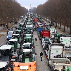 Potret Ribuan Traktor Blokir Jalan di Jerman, Ada Apa?
