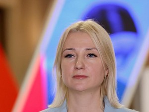 Dunia Hari Ini: Mantan Jurnalis TV Mengajukan Diri Jadi Lawan Putin di Pemilu