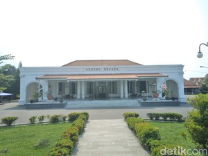Kilas Balik Gedung Negara Cirebon yang Kini Jadi Tempat Rekreasi Warga