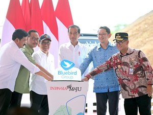 Jokowi Luncurkan Transportasi Darat Berbasis Listrik di IKN, Taksi hingga Bus