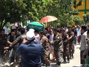 Innalillahi, Ulama Pendiri PMII KH Nuril Huda Wafat