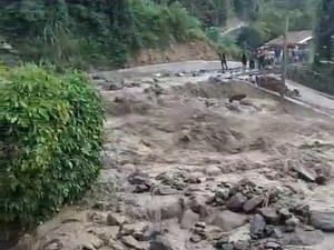 Penampakan Banjir Bandang Terjang Simalungun, Rumah-Makam Rusak