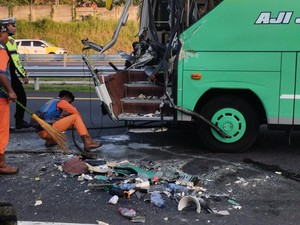 Sederet Fakta Kecelakaan Rombongan SMPN 1 Sentolo di Tol Karanganyar