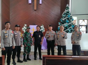Polisi Terjunkan K-9 Pastikan Keamanan Gereja di Pancoran Jelang Natal