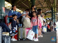 Penampakan Stasiun Gambir Padat Penumpang Mudik Nataru