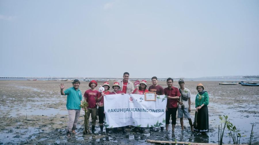 Akulaku Group memulai inisiatif untuk berkontribusi dalam upaya pelestarian linhkungan dengan menanamkan 1001 mangrove di Teluk Benoa, pada 10 November 2023