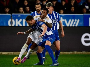 Rodrygo Cedera, Dipapah Keluar Lapangan