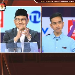 Gibran Beraksi Lagi, Angkat Tangan Bakar Semangat Pendukung