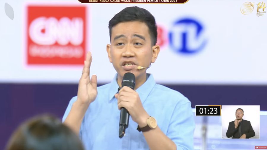 Calon wakil presiden (Cawapres) Gibran Rakabuming Raka nomor urut 2, saat menyampaikan visi dan misi dalam debat kedua yang digelar di Jakarta Convention Center (JCC) pada Jumat (22/12/2023). Tangkapan layar Youtube KPU RI)