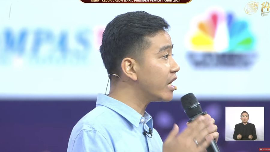 Calon wakil presiden (Cawapres) Gibran Rakabuming Raka nomor urut 2, saat menyampaikan visi dan misi dalam debat kedua yang digelar di Jakarta Convention Center (JCC) pada Jumat (22/12/2023). (Tangkapan layar youtube KPU RI)