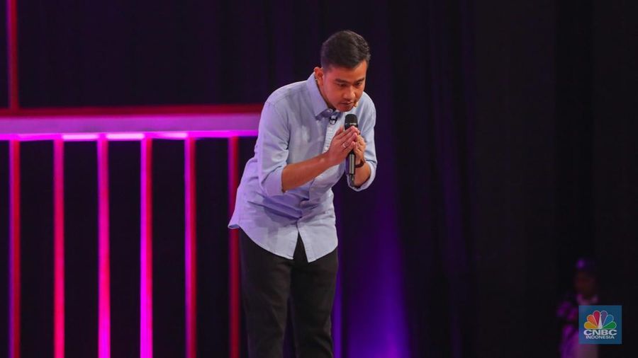 Calon wakil presiden (Cawapres) Gibran Rakabuming Raka nomor urut 2, saat menyampaikan visi dan misi dalam debat kedua yang digelar di Jakarta Convention Center (JCC) pada Jumat (22/12/2023). (CNBC Indonesia/Faisal Rahman)