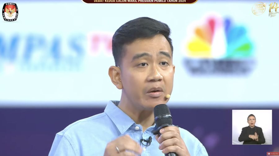 Calon wakil presiden (Cawapres) Gibran Rakabuming Raka nomor urut 2, saat menyampaikan visi dan misi dalam debat kedua yang digelar di Jakarta Convention Center (JCC) pada Jumat (22/12/2023). (Tangkapan layar Youtube KPU RI)