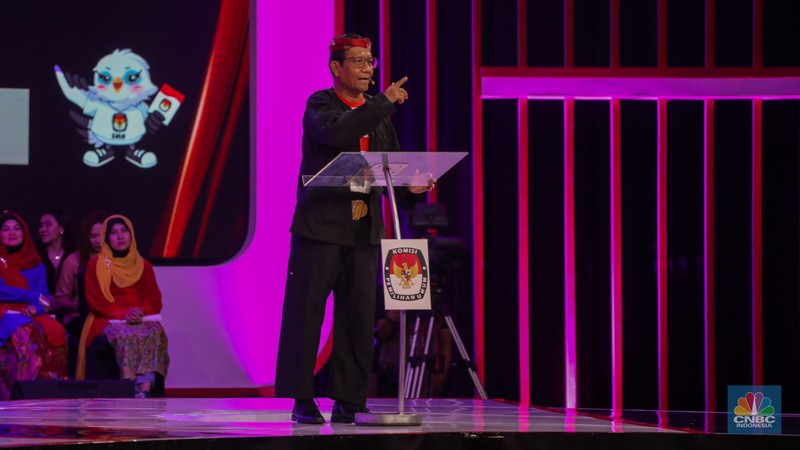 Suasana debat calon Wakil Presiden Pemilu Tahun 2024 digelar di Jakarta Convention Center (JCC) pada Jumat (22/12/2023). (CNBC Indonesia/Faisal Rahman) Suasana debat calon Wakil Presiden Pemilu Tahun 2024 digelar di Jakarta Convention Center (JCC) pada Jumat (22/12/2023). (CNBC Indonesia/Faisal Rahman)