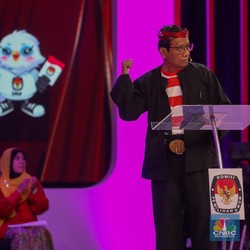 Mahfud Serang Pinjol Ilegal, Bunga Tinggi Jebak Rakyat Kecil