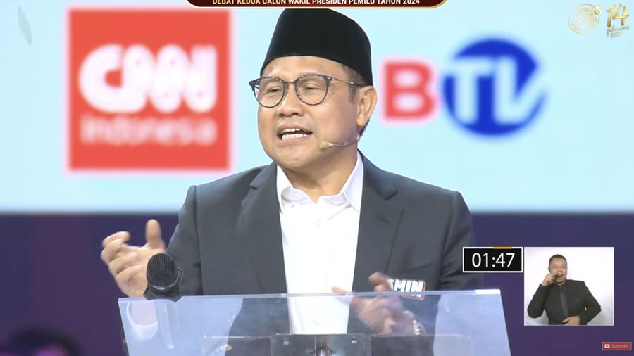 Calon wakil presiden (Cawapres) Muhaimin Iskandar alias Cak Imin nomor urut 1, saat menyampaikan visi dan misi dalam debat kedua yang digelar di Jakarta Convention Center (JCC) pada Jumat (22/12/2023). (CNBC Indonesia/Faisal Rahman)