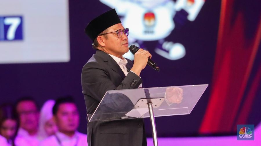 Calon wakil presiden (Cawapres) Muhaimin Iskandar alias Cak Imin nomor urut 1, saat menyampaikan visi dan misi dalam debat kedua yang digelar di Jakarta Convention Center (JCC) pada Jumat (22/12/2023). (CNBC Indonesia/Faisal Rahman)