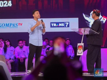 Viral Tumpeng IKN, Warga Heboh Gibran Slepet Cak Imin-Mahfud
