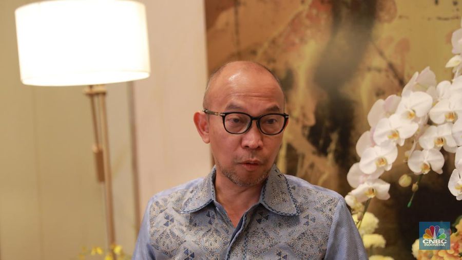 Ekonom Senior, M. Chatib Basri dalam Seminar Nasional Outlook Perekonomian Indonesia 2024 dengan tema 