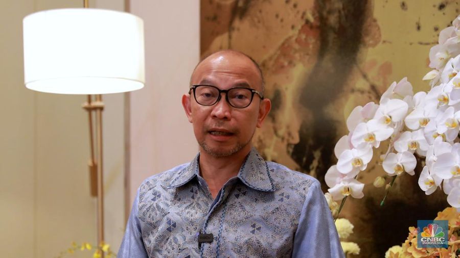 Ekonom Senior, M. Chatib Basri dalam Seminar Nasional Outlook Perekonomian Indonesia 2024 dengan tema 