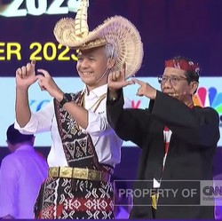 Hadiri Debat Cawapres, Ganjar-Mahfud Pakai Baju Adat