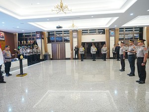 Kapolri Pimpin Upacara Kenaikan Pangkat Kepala BNN dan 44 Perwira Tinggi
