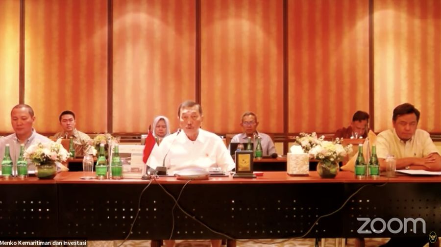 Menko Marves Luhut Binsar Pandjaitan dalam Konferensi Pers Evaluasi Kinerja 2023 Menuju Indonesia Emas 2045. (Tangkapan Layar Youtube  Kemenko Bidang Kemaritiman dan Investasi RI)