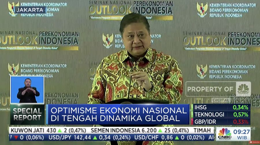 Menko Perekonomian Airlangga Hartarto memberi laporan sekaligus speech Opening dalam Seminar Nasional Outlook Perekonomian Indonesia 2024 dengan tema