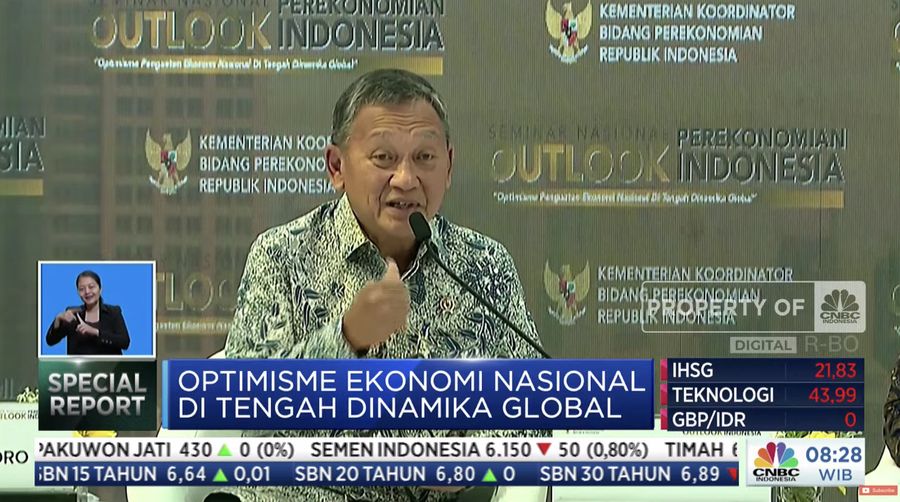 Menteri ESDM Arifin Tasrif dalam Seminar Nasional Outlook Perekonomian Indonesia 2024 dengan tema 