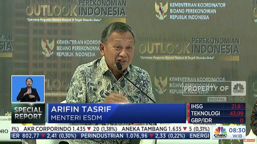 Menteri ESDM Arifin Tasrif dalam Seminar Nasional Outlook Perekonomian Indonesia 2024 dengan tema 