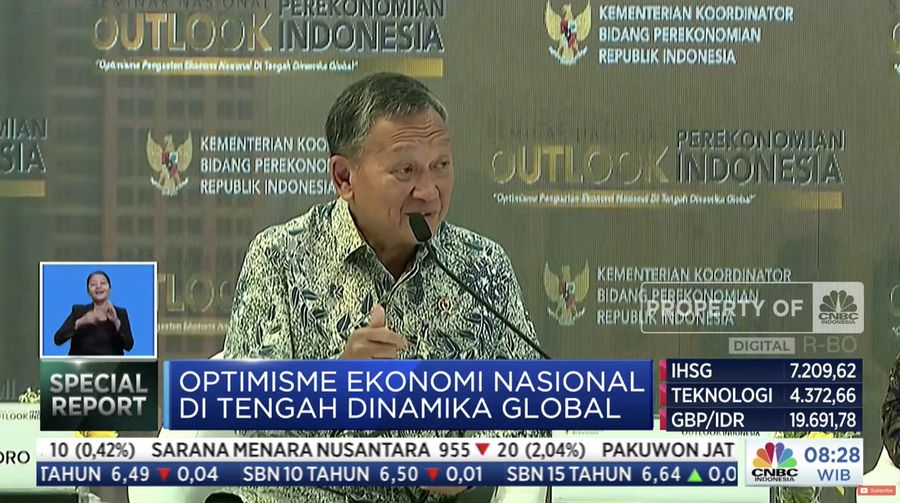 Menteri ESDM Arifin Tasrif dalam Seminar Nasional Outlook Perekonomian Indonesia 2024 dengan tema 