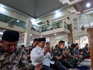 Ada Debat Cawapres, Prabowo Tetap Kerja Rutin dan Salat Jumat di Kemhan