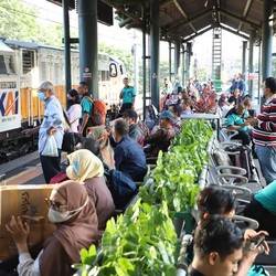 Libur Nataru Jadi Mudik Dadakan, Penumpang KA Padat Merayap